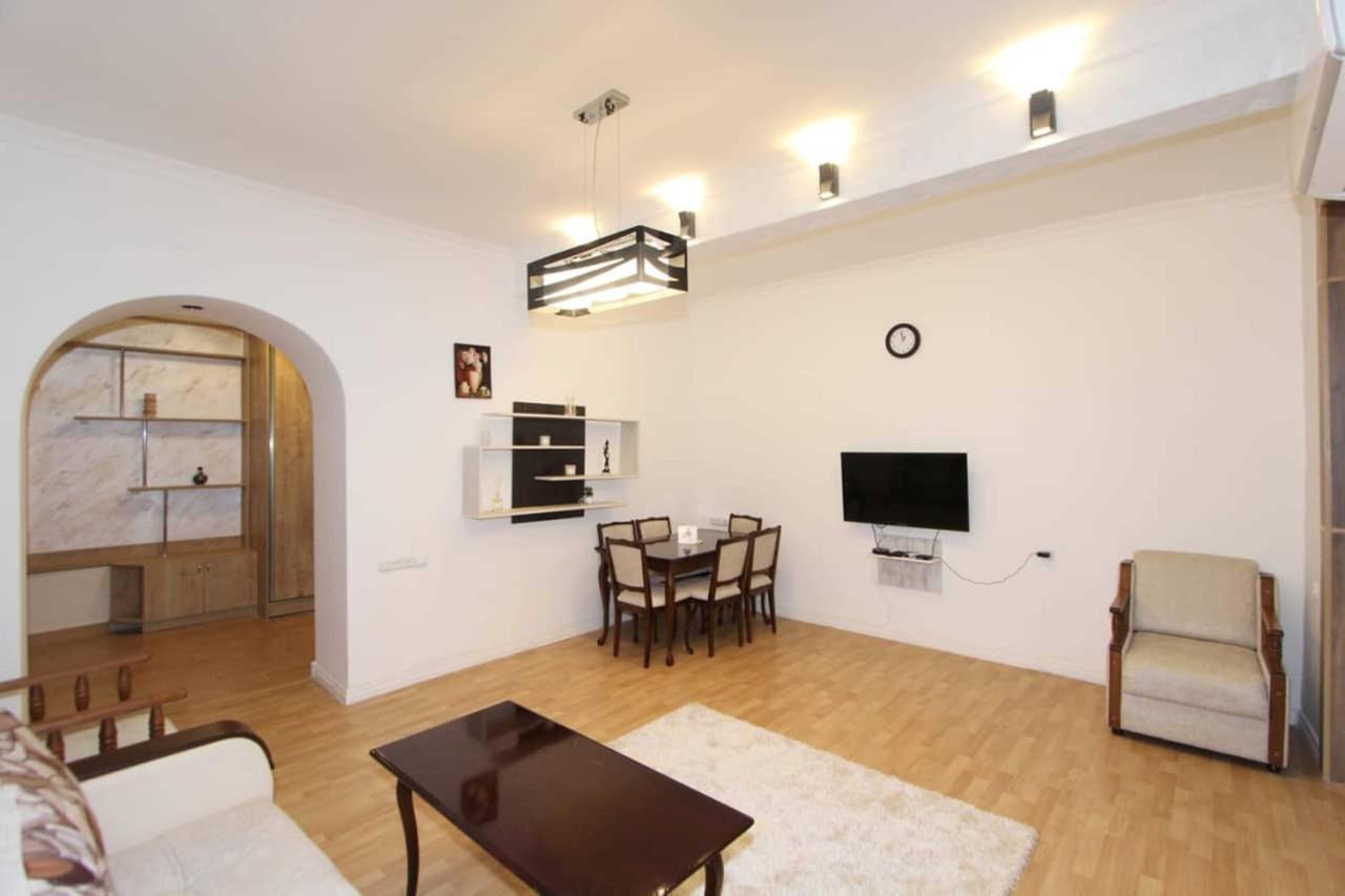 Sunny Apartment In The Center Jerevan Eksteriør bilde