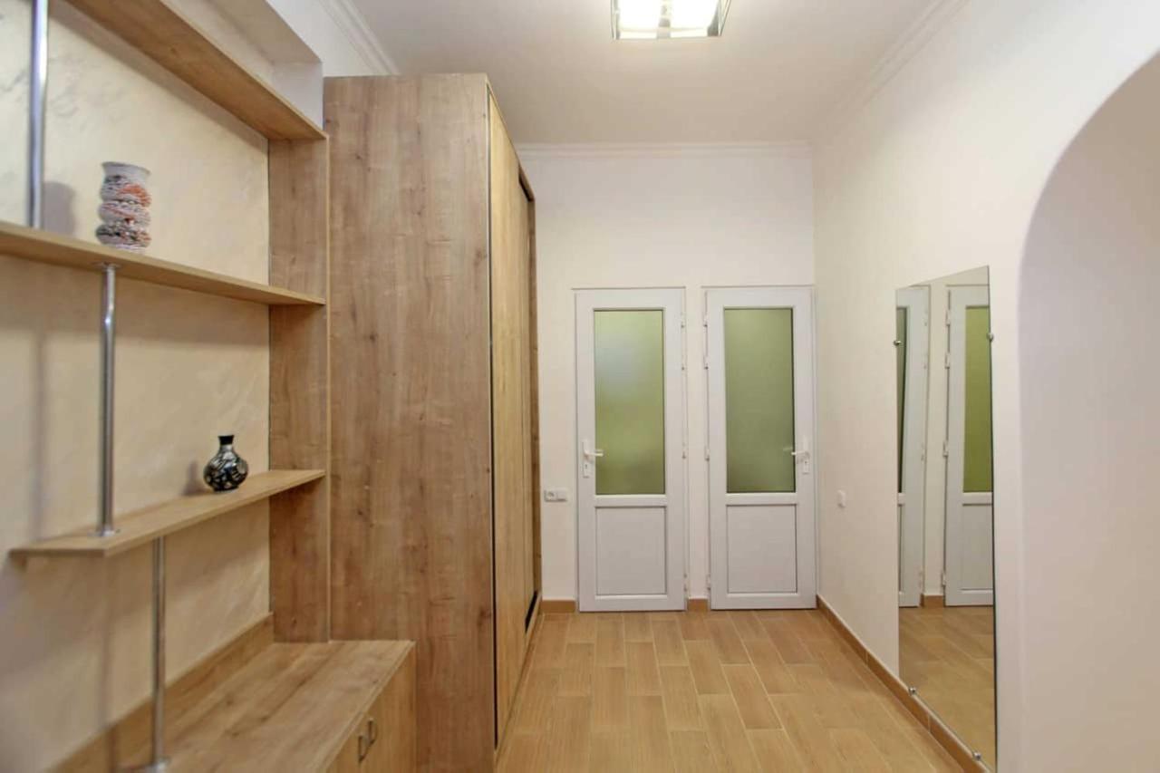 Sunny Apartment In The Center Jerevan Eksteriør bilde