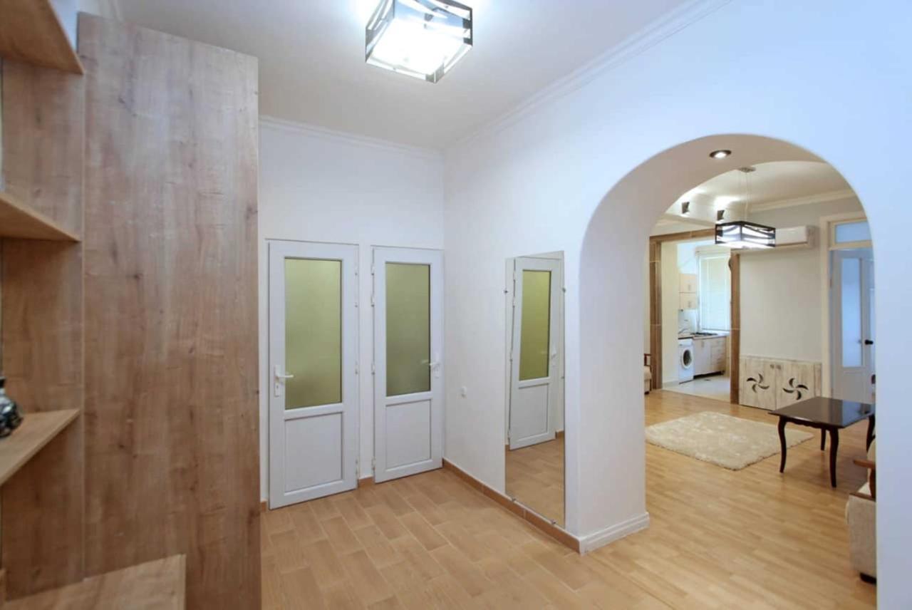 Sunny Apartment In The Center Jerevan Eksteriør bilde